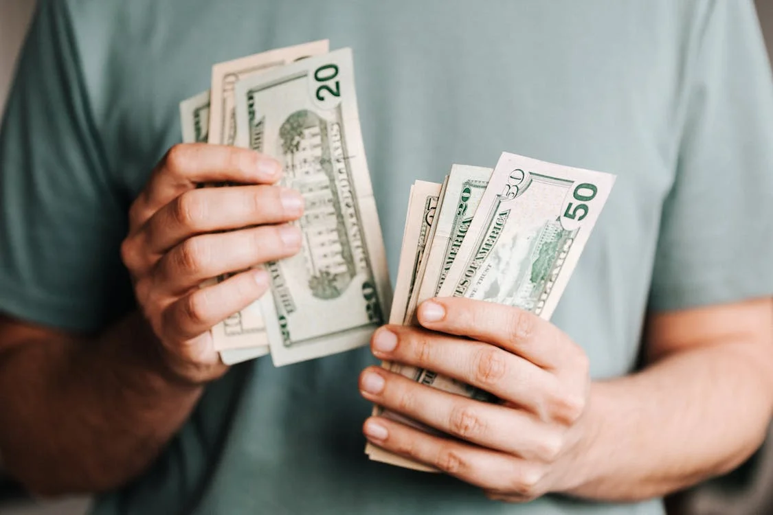 Melhores bancos digitais em 2026 — smartphone com aplicativo de banco digital